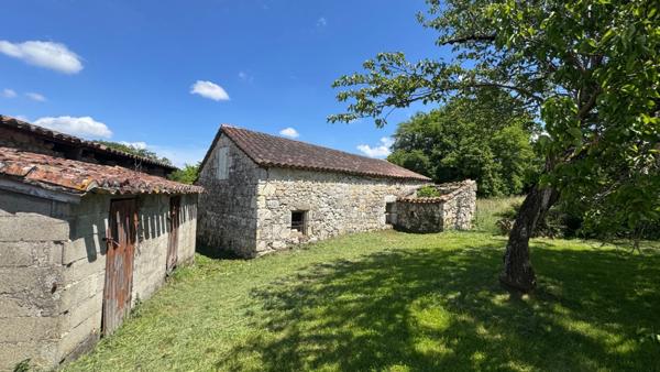 maison plus grange en pierre a restaurer