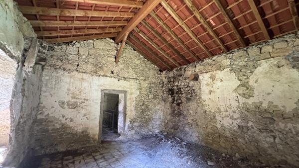 maison plus grange en pierre a restaurer