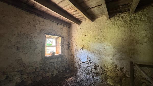 maison plus grange en pierre a restaurer