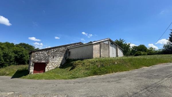 maison plus grange en pierre a restaurer