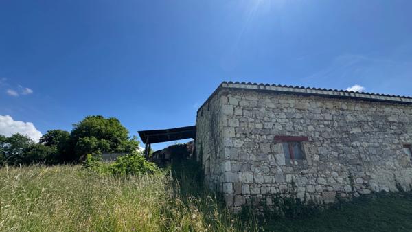 maison plus grange en pierre a restaurer