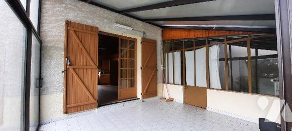 Maison à rénover dans hameau. 3 pièces, dépendances. Sur jardin de plus de 4000m²