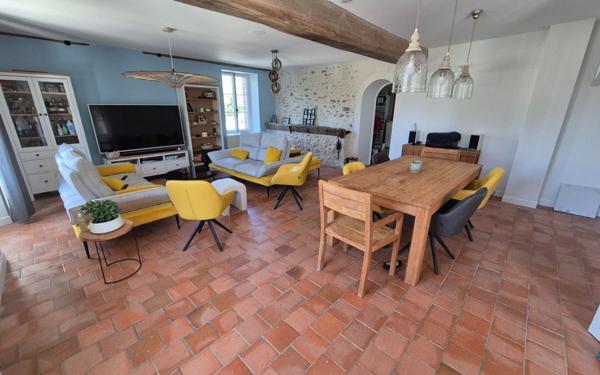 Maison à vendre    8 pièces •  Jouy-le-Châtel