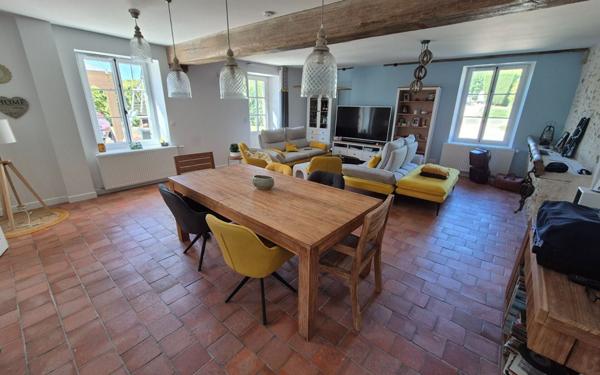 Maison à vendre    8 pièces •  Jouy-le-Châtel