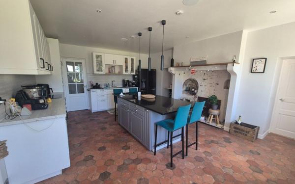 Maison à vendre    8 pièces •  Jouy-le-Châtel