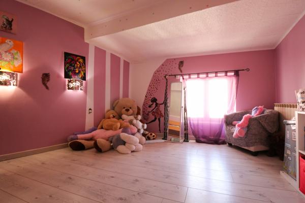 Maison familiale 5 pièces en centre village, au calme absolu