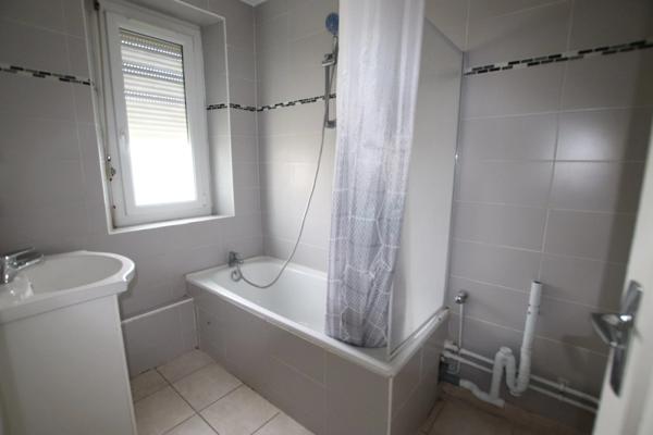 BOULAY LES BARRES 15 kms d'Orléans Immeuble de rapport en très bon état avec belle rentabilité