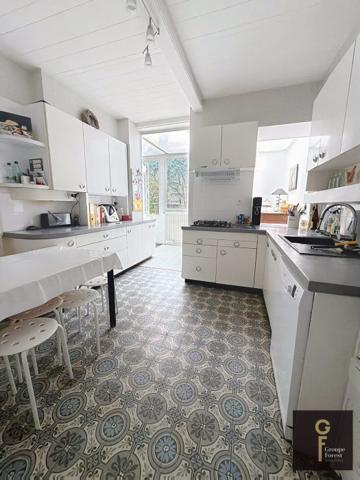 Maison mitoyenne 2 côtés La Madeleine Secteur La Madeleine 306 m²