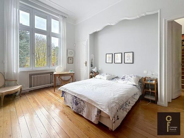 Maison mitoyenne 2 côtés La Madeleine Secteur La Madeleine 306 m²