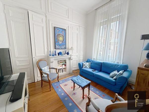 Maison mitoyenne 2 côtés La Madeleine Secteur La Madeleine 306 m²