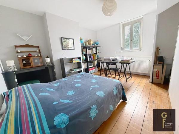 Maison mitoyenne 2 côtés La Madeleine Secteur La Madeleine 306 m²