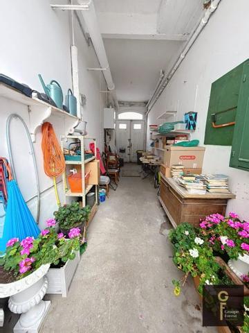 Maison mitoyenne 2 côtés La Madeleine Secteur La Madeleine 306 m²