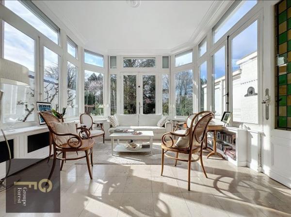 Maison mitoyenne 2 côtés La Madeleine Secteur La Madeleine 306 m²