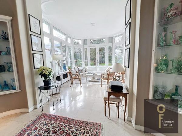 Maison mitoyenne 2 côtés La Madeleine Secteur La Madeleine 306 m²