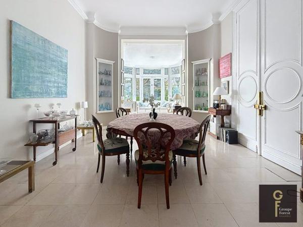 Maison mitoyenne 2 côtés La Madeleine Secteur La Madeleine 306 m²