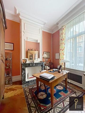 Maison mitoyenne 2 côtés La Madeleine Secteur La Madeleine 306 m²