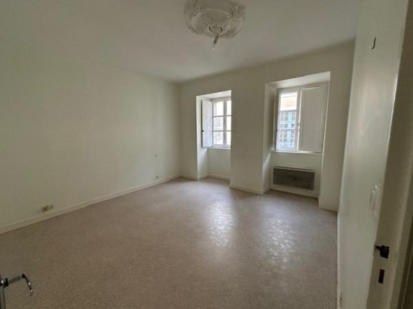 Appartement
                                                                                                                                                                                                                                                                                                                        3 pièce(s)                                                                                                                                                                                                          2 chambre(s)                                                                                                                                                                                                          66.13  m²
