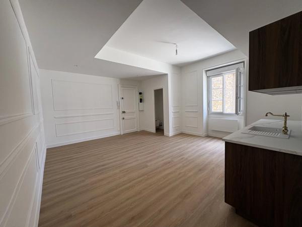 Vente                                                      Appartement
                        
                     3 pièces                      59 m2                     à Nantes