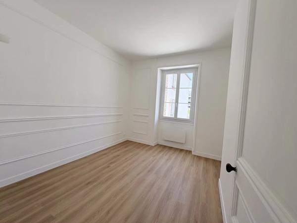 Vente                                                      Appartement
                        
                     3 pièces                      59 m2                     à Nantes
