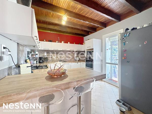 Opportunité rare dans le joli village de Névian! appartement avec TERRASSE ET COUR privée