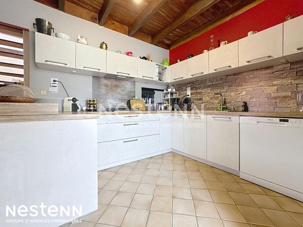 Opportunité rare dans le joli village de Névian! appartement avec TERRASSE ET COUR privée