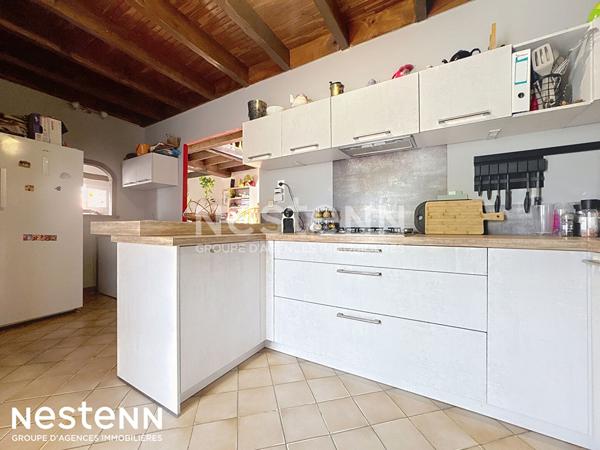 Opportunité rare dans le joli village de Névian! appartement avec TERRASSE ET COUR privée