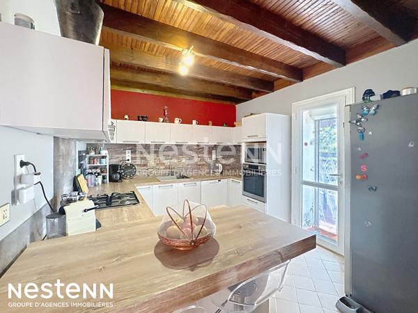 Opportunité rare dans le joli village de Névian! appartement avec TERRASSE ET COUR privée