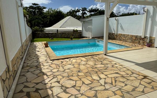 Maison à vendre    4 pièces •  Baie-Mahault