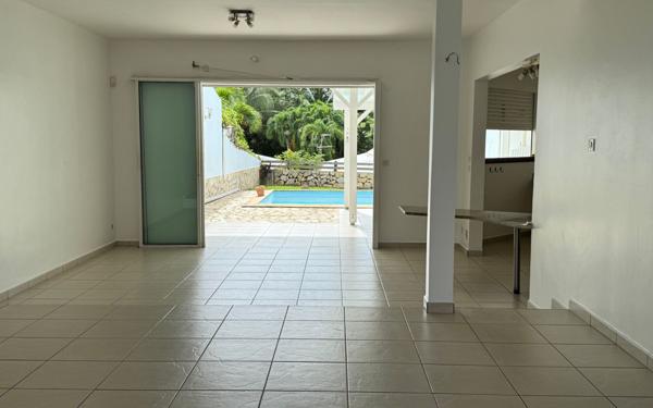 Maison à vendre    4 pièces •  Baie-Mahault