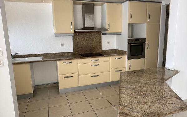 Maison à vendre    4 pièces •  Baie-Mahault