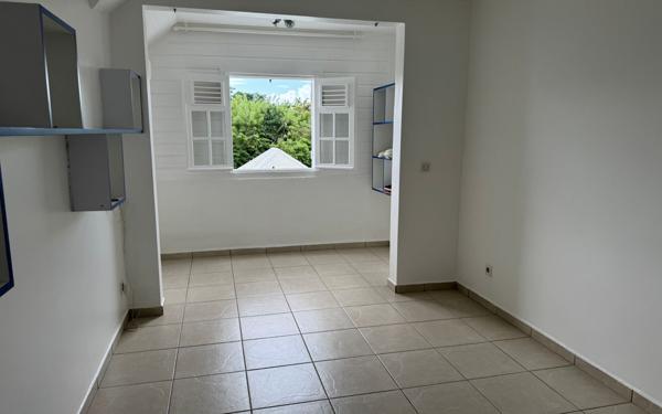 Maison à vendre    4 pièces •  Baie-Mahault