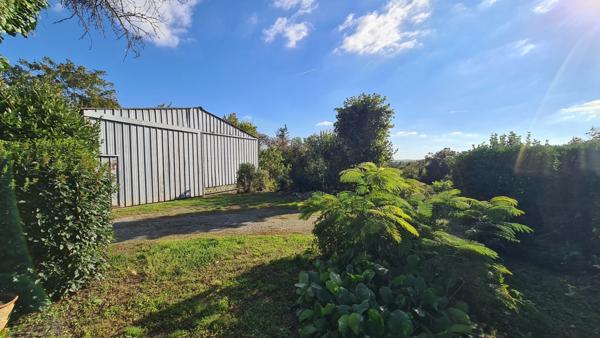 🏡 Hangar + dépendances sur grand terrain à bâtir – secteur Échiré