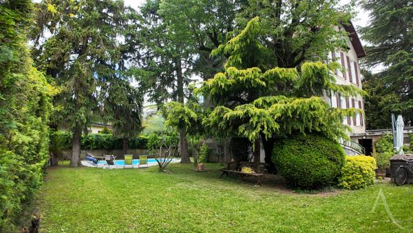 EXCLUSIVITE - Villa de charme des années 30 - 168 m² - Jardin arboré, piscine, terrasses - Calme et élégance