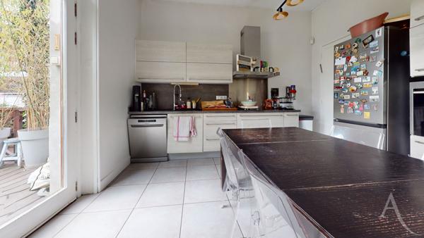 EXCLUSIVITE - Villa de charme des années 30 - 168 m² - Jardin arboré, piscine, terrasses - Calme et élégance