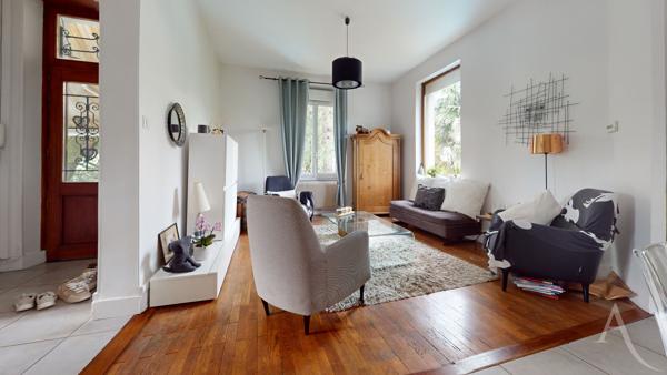 EXCLUSIVITE - Villa de charme des années 30 - 168 m² - Jardin arboré, piscine, terrasses - Calme et élégance