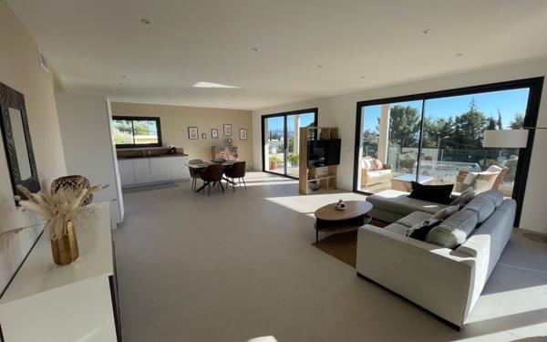 Appartement à vendre    5 pièces • 122 m2 Bandol