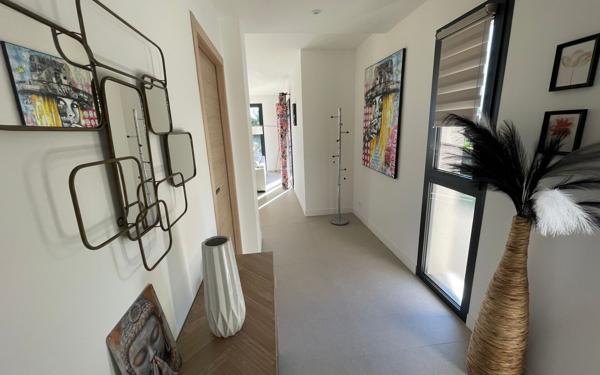 Appartement à vendre    5 pièces • 122 m2 Bandol