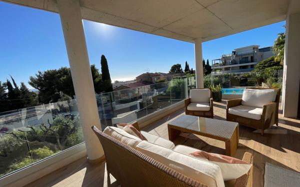Appartement à vendre    5 pièces • 122 m2 Bandol