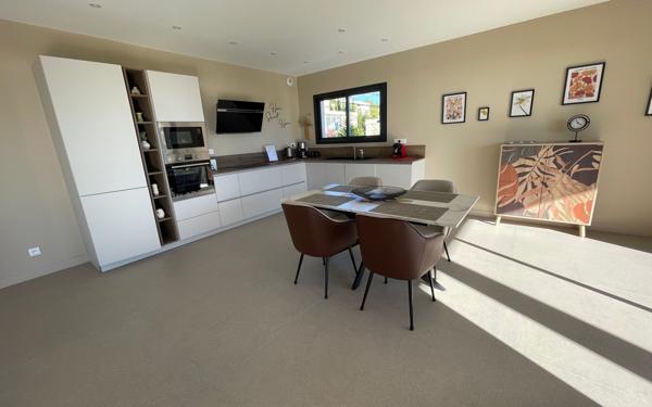 Appartement à vendre    5 pièces • 122 m2 Bandol