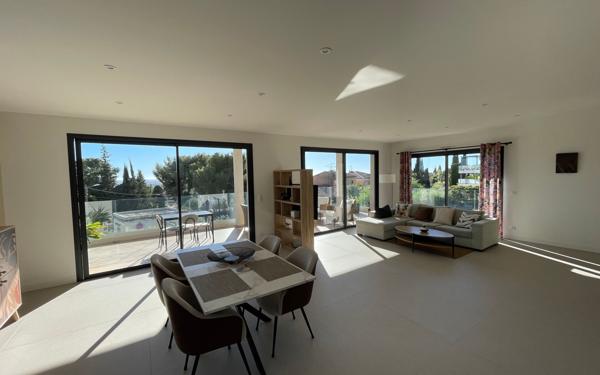 Appartement à vendre    5 pièces • 122 m2 Bandol