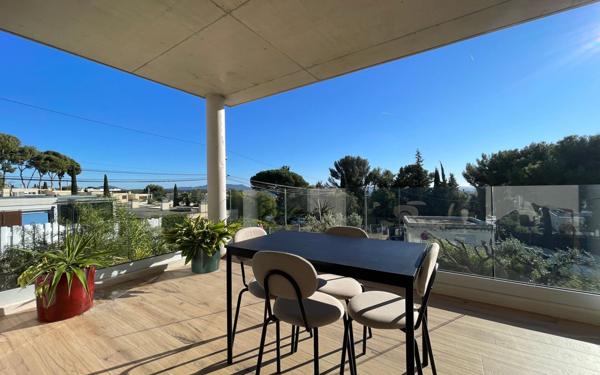 Appartement à vendre    5 pièces • 122 m2 Bandol