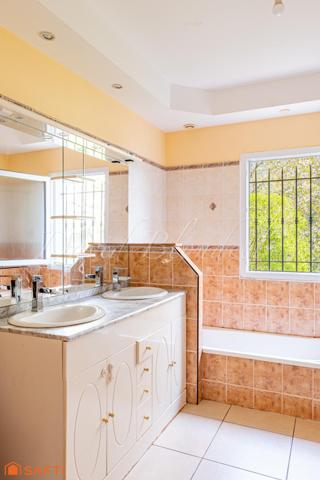 Villa 150m2 - Piscine - Parc 5500m2