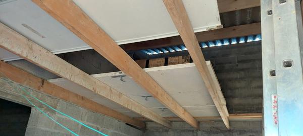 Terrain avec bâti en parpaings