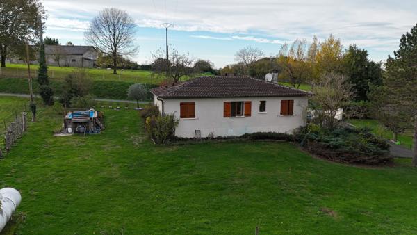 Joli plain-pied surélevé au coeur d'un charmant village