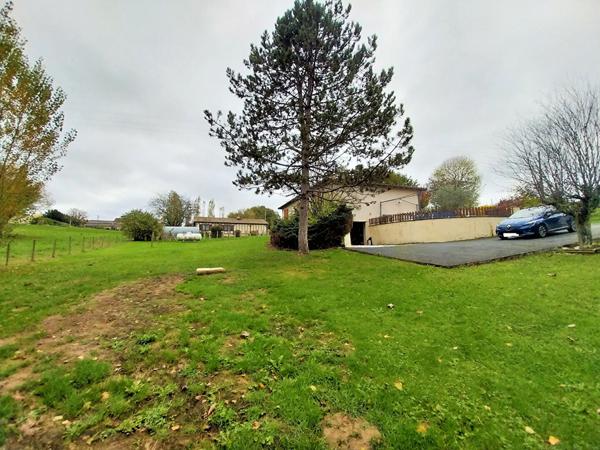 Joli plain-pied surélevé au coeur d'un charmant village