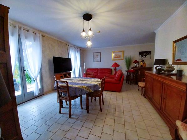 Joli plain-pied surélevé au coeur d'un charmant village