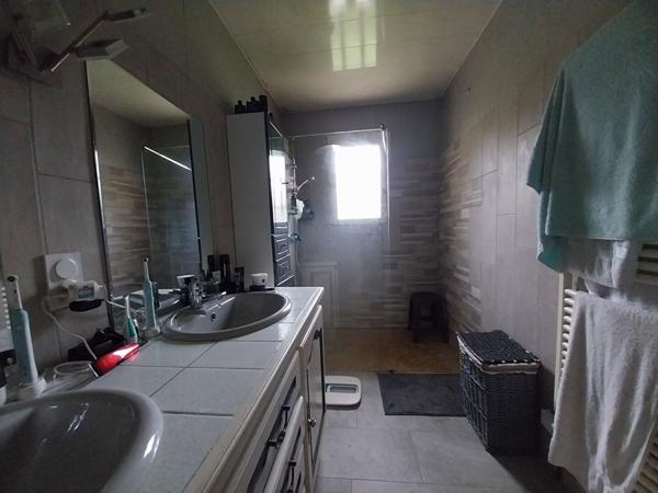 Joli plain-pied surélevé au coeur d'un charmant village