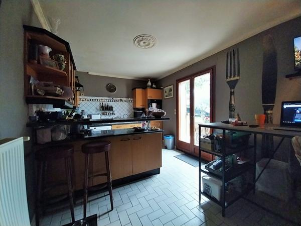 Joli plain-pied surélevé au coeur d'un charmant village