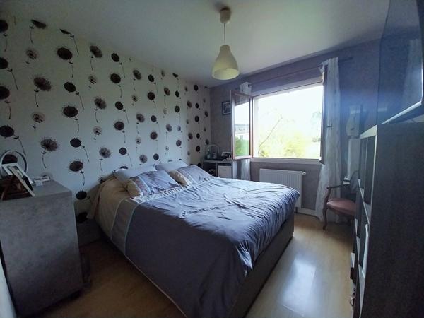 Joli plain-pied surélevé au coeur d'un charmant village