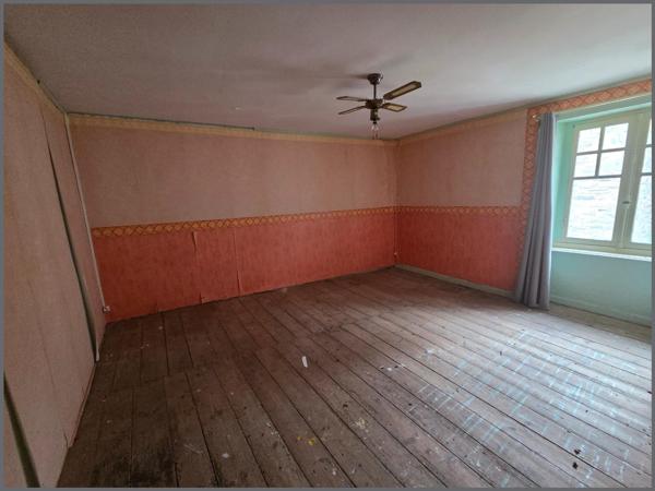 Maison à LA ROCHE-DERRIEN, 22450 - 4 pièces 100m²